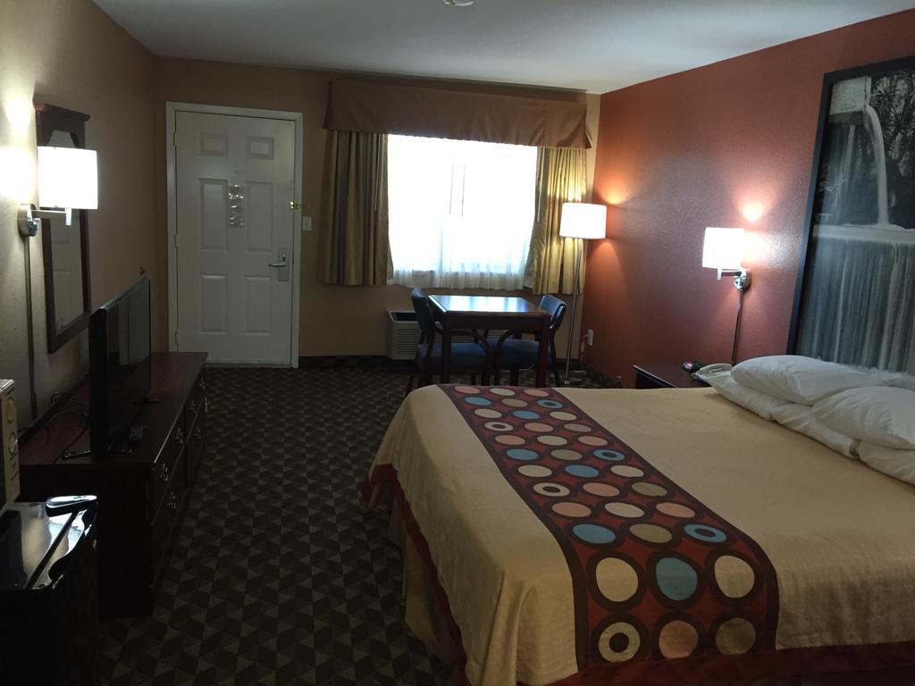 ซูเปอร์ 8 บาย วินด์แฮม บาสทรอป เท็กซัส Motel แบสทร็อป ภายนอก รูปภาพ